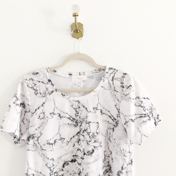 Evereve Tops - Evereve Blanche Vintage Marble Print Tee